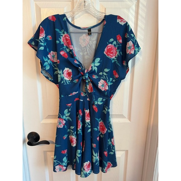 Tie Front Romper (Small) - Picture 3 of 5